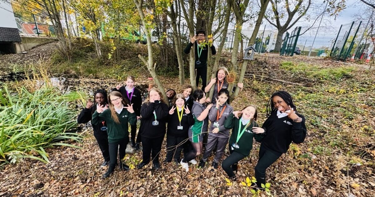 dixons-newall-green-academy-year-7-green-team-in-action